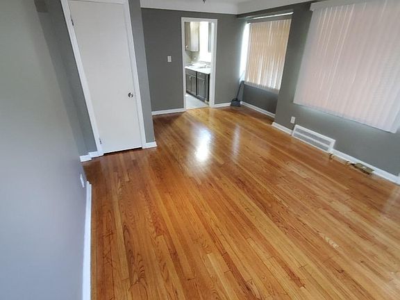 3rd image of 22651 Pembroke Ave