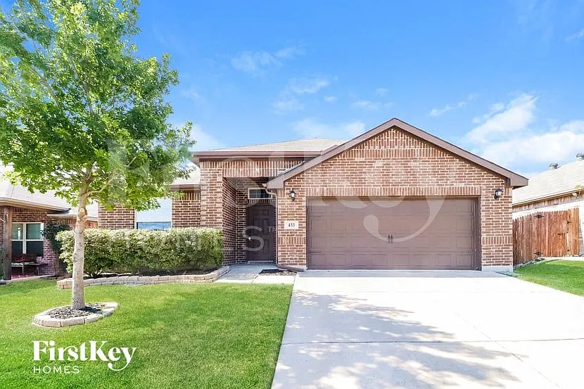 4 bed, 2.0 bath, 2084 sqft, $2,505 — Photo 1