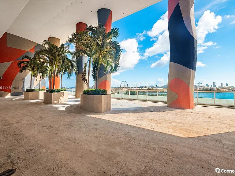 50 Biscayne Blvd — Photo 9
