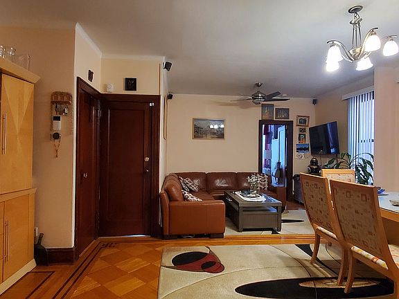 5th image of 6010 Linden St