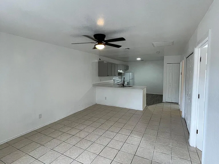 228 W Roger Rd #1 — Photo 3