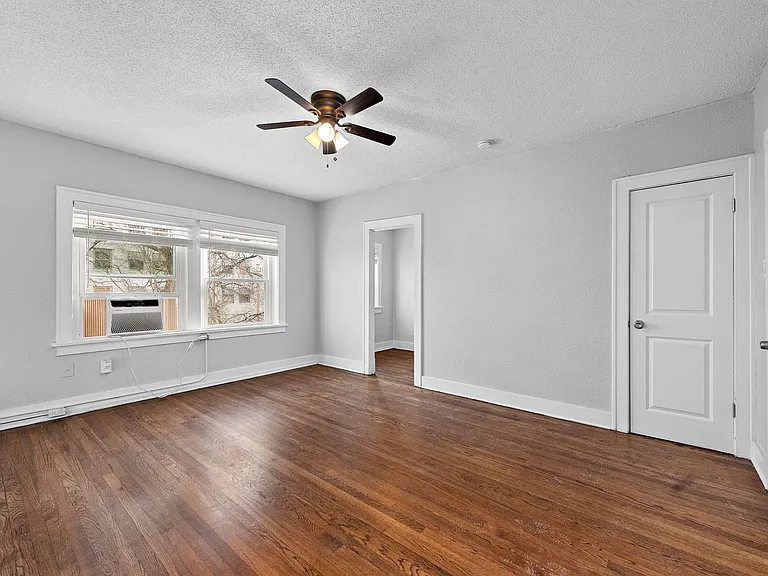 901 E Linwood Blvd — Photo 51