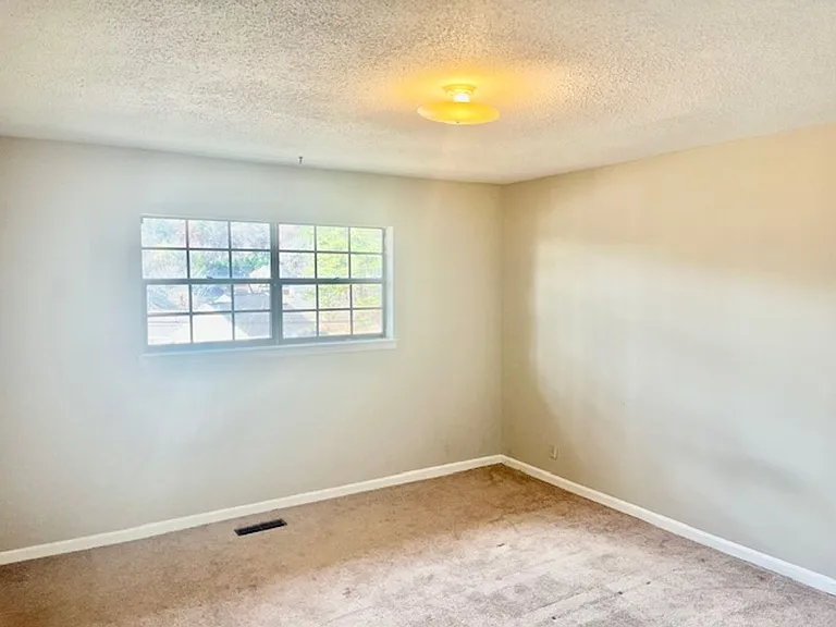 213 Chateau Dr SE — Photo 5