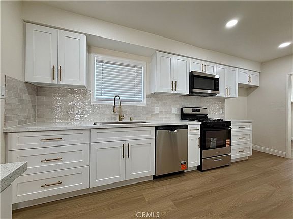 3rd image of 10091 Shirley St