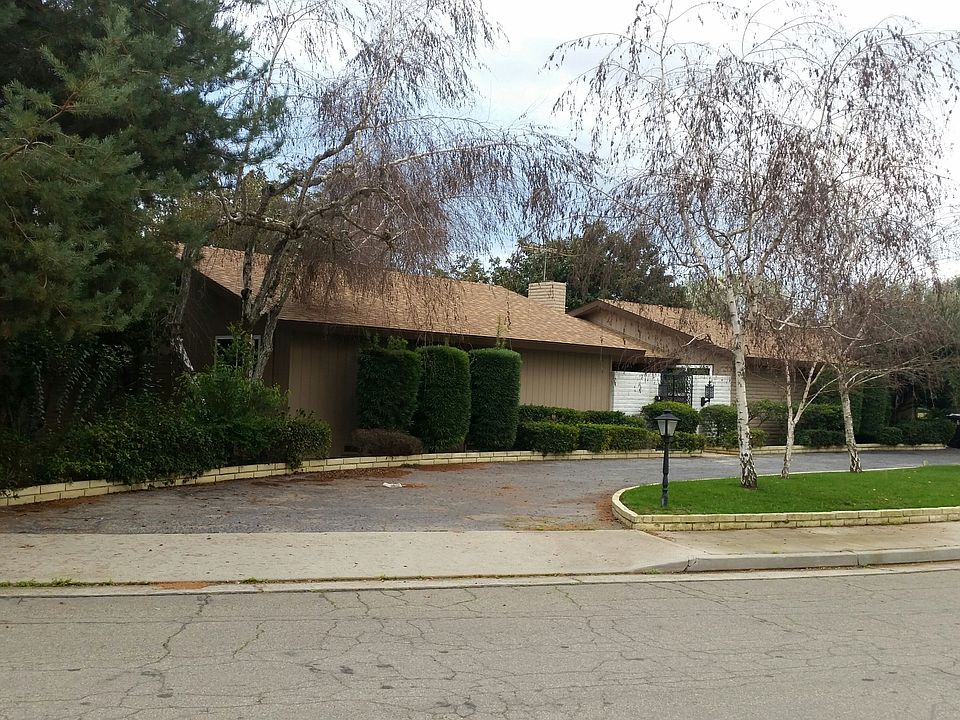 2nd image of 2477 Country Club Ln