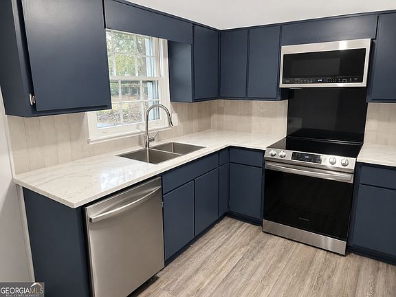 2nd image of 2119 Hilton Dr