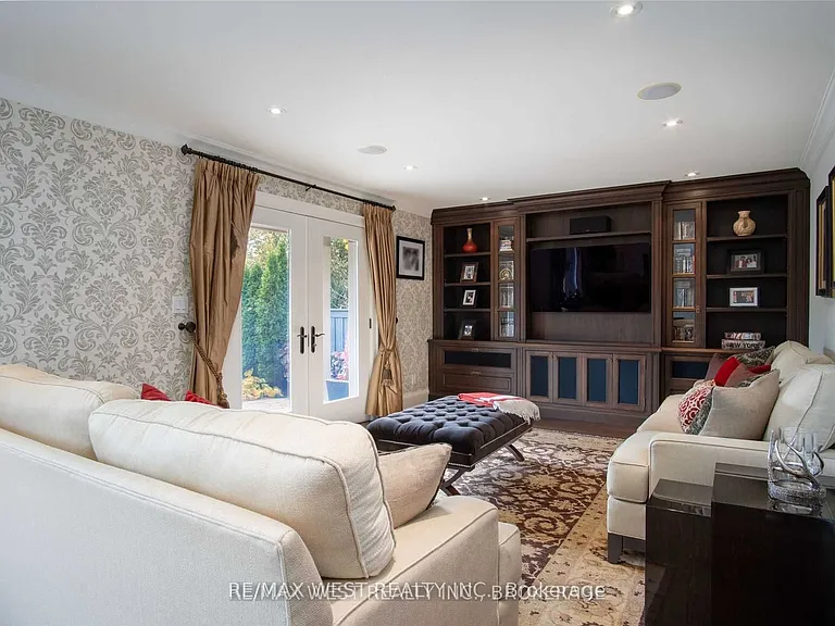 393 Maple Leaf Dr — Photo 6