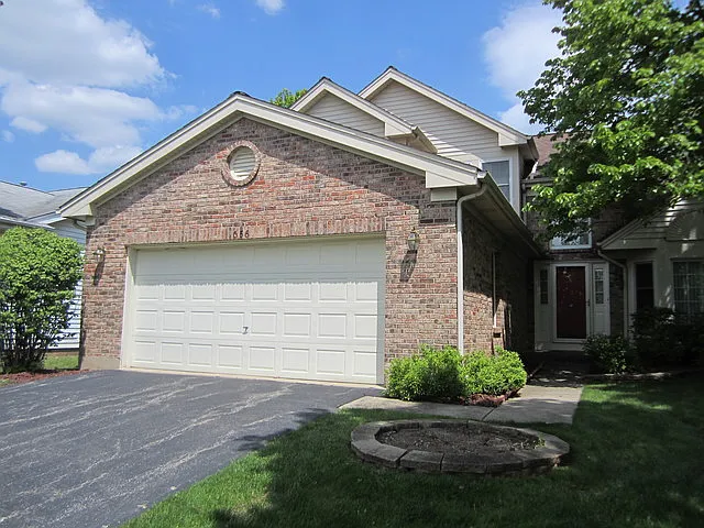 655 Rose Ln photo 1