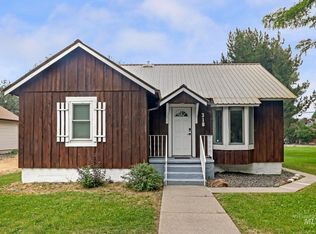 318 Nevada St, Gooding, ID 83330