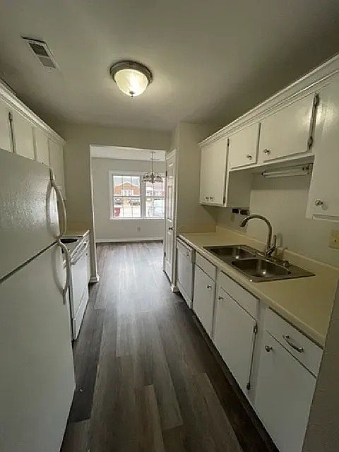 1st image of 905 Wickford Dr