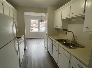 905 Wickford Dr, Chesapeake, VA 23320