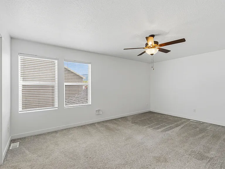 244 N 200 E — Photo 11
