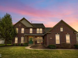 10451 Meadow Lake Dr, Fishers, IN 46038