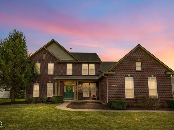 10451 Meadow Lake Dr, Fishers, IN 46038