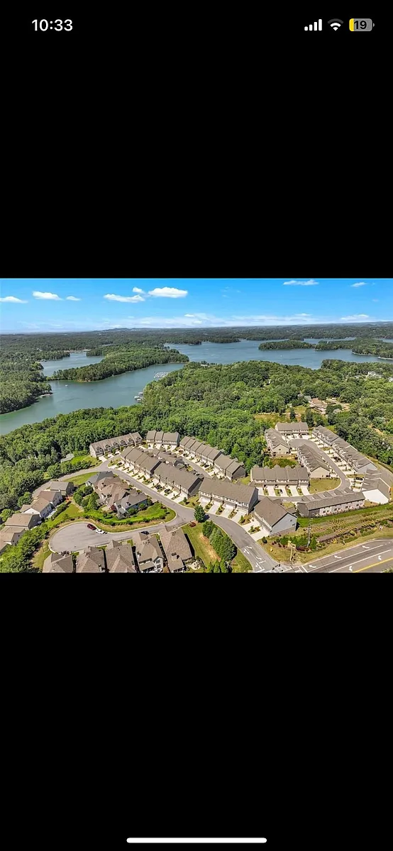 Building Photo - 2085 Manor Pointe Dr