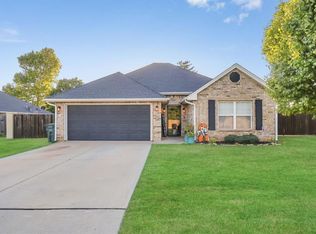 1753 Kelley Dr, Clinton, OK 73601