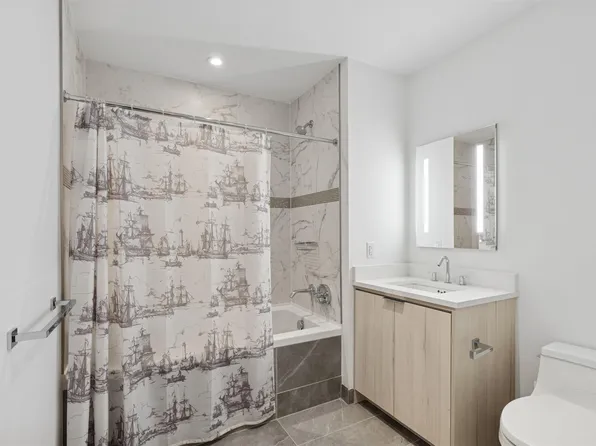 800 Avenue At Port Imperial image 15 of 33