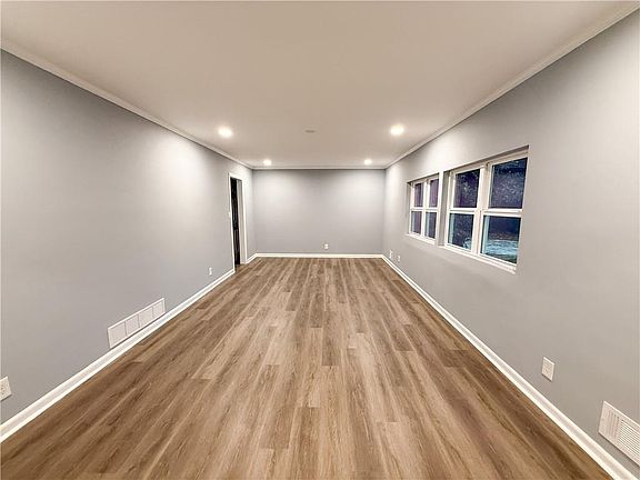 3rd image of 3293 Valleydale Dr SW