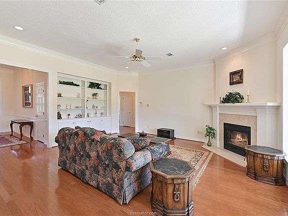 4th image of 706 Prestwick Ct