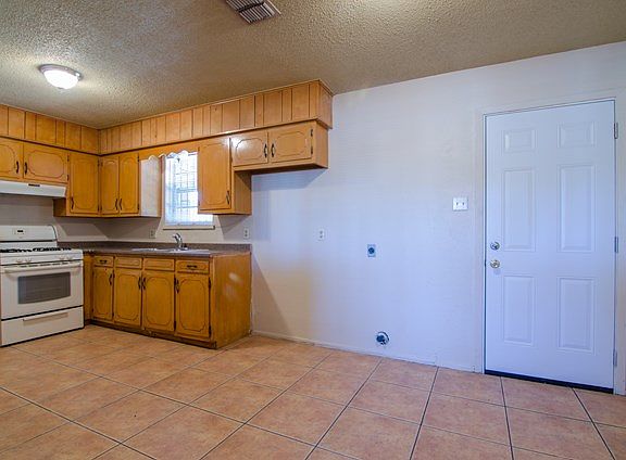 5th image of 717 E Samano St