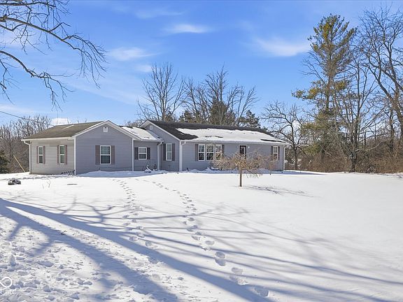 3rd image of 1301 E Vandalia Rd