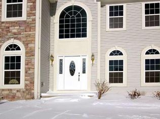 5292 W Preserve Ct, Franklin, WI 53132