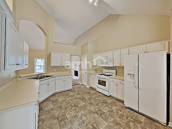 3rd image of 5759 Newnan Cir