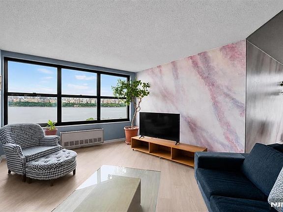 3rd image of 7004 Boulevard E #10E
