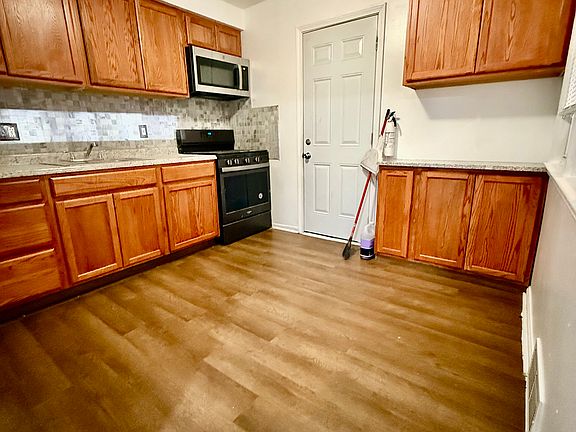 3rd image of 2156 Michigan Blvd