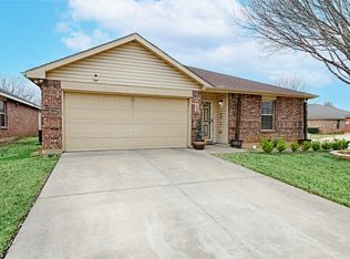 1653 Queens Brook Ln, Fort Worth, TX 76140