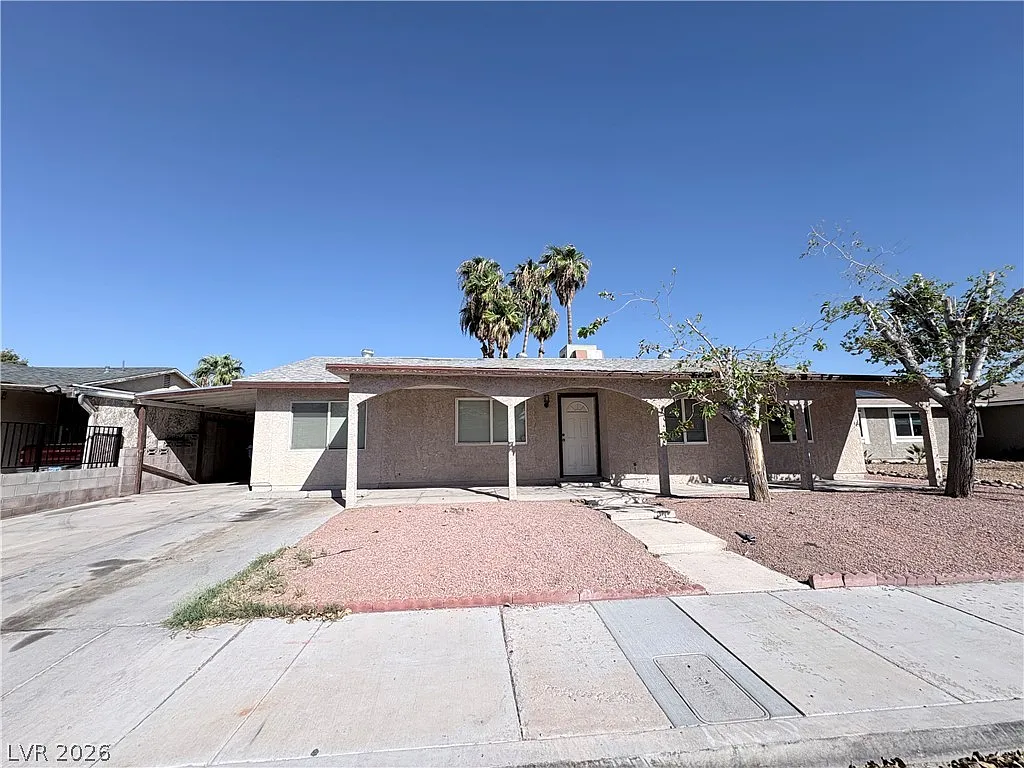 4 bed, 2.0 bath, 1158 sqft, $1,900 — Photo 1