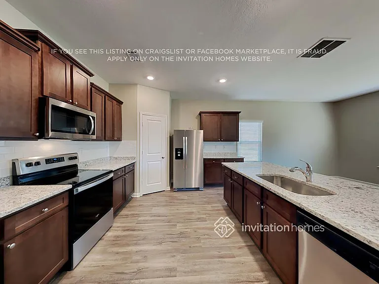 407 Vermeer Ct — Photo 7