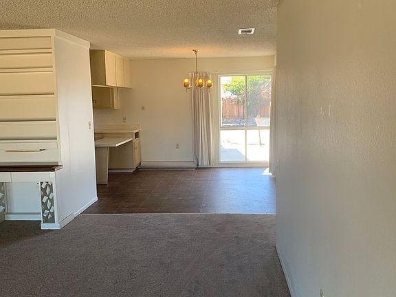 4th image of 1718 Hollyhock St