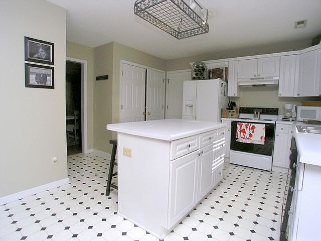 1st image of 124 Blackberry Ln