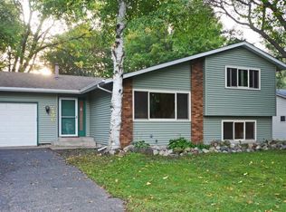 2496 Galtier Cir, Roseville, MN 55113
