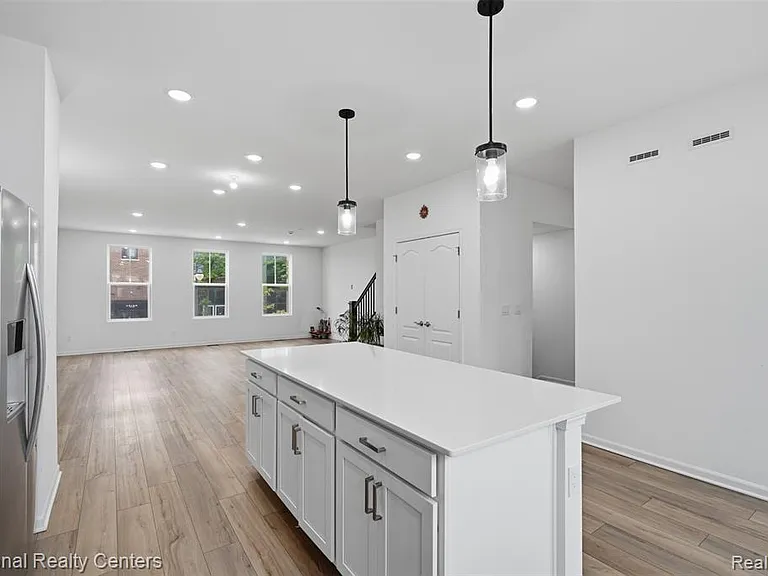43034 Atwood Ave — Photo 12