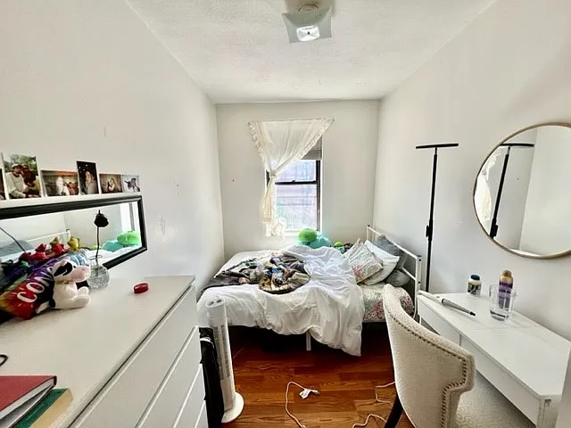 3 bed, 700 sqft, $3,800 — Photo 3
