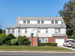 344 44th St, Lindenhurst, NY 11757
