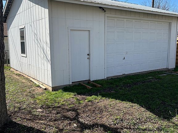2nd image of 410 Wright
