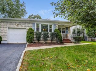 61 Fulton St, Clark, NJ 07066