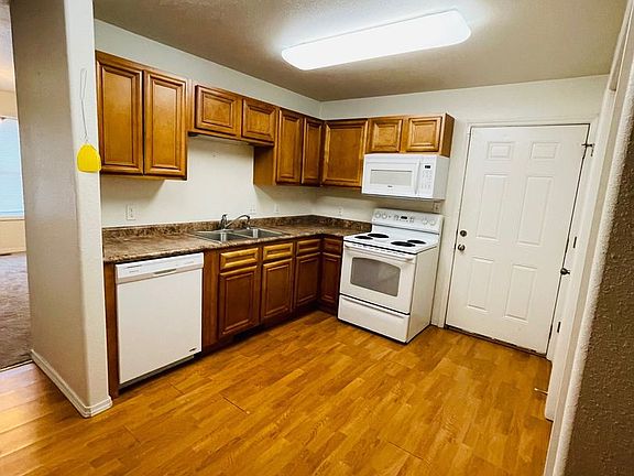 4th image of 2431 Deerfield Blvd