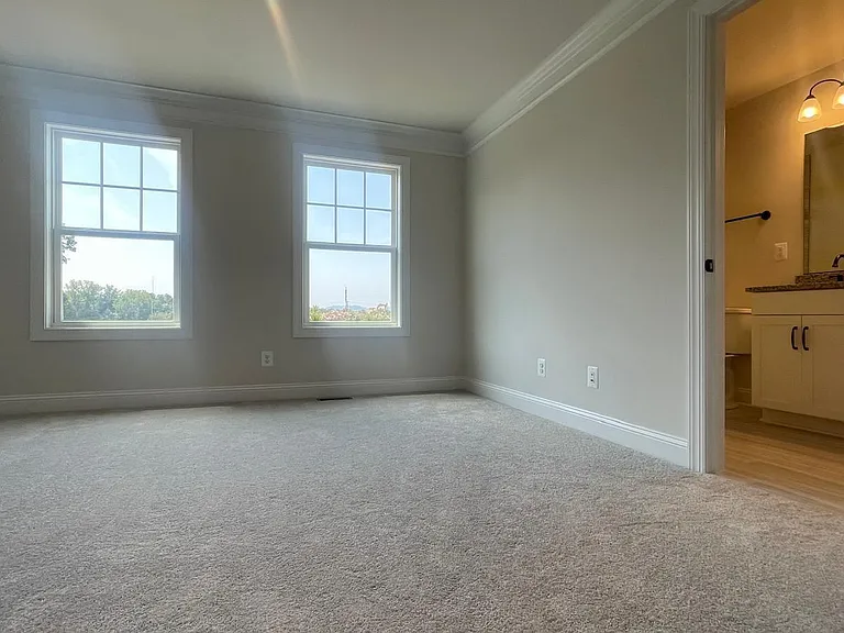 4006 Varick St — Photo 18