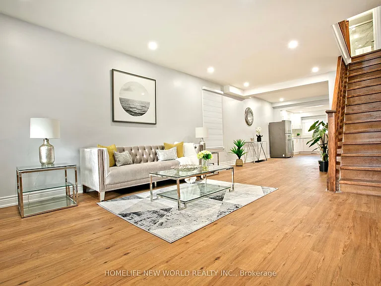19 Britannia Ave — Photo 2