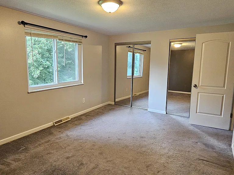 2470 Warren Pkwy — Photo 6