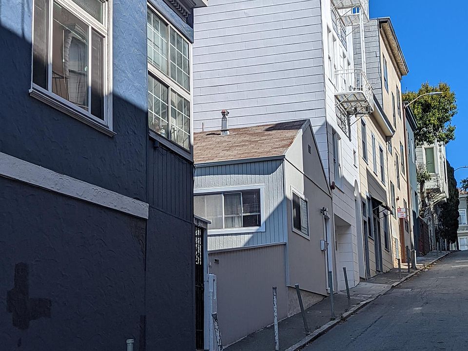 2nd image of 115 Varennes St #115