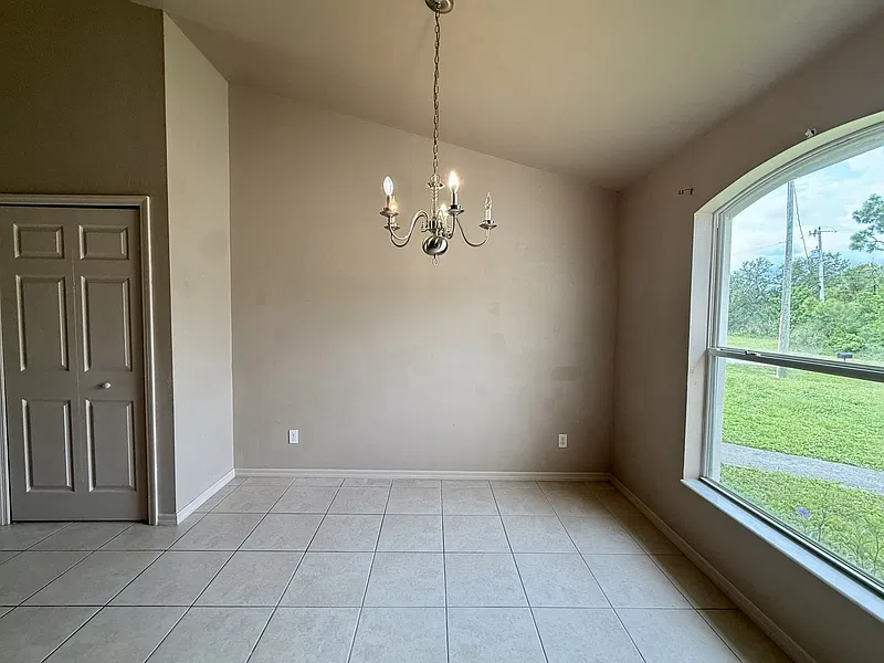 3 bed, 2.0 bath, 1837 sqft, $1,800 — Photo 4