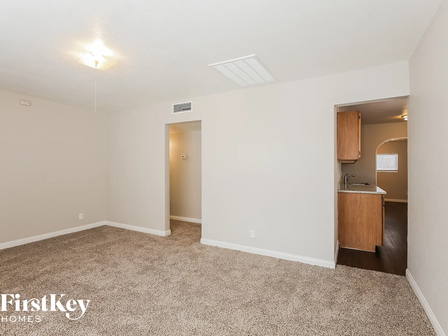 3 bed, 1.0 bath, 1474 sqft, $1,960 — Photo 4