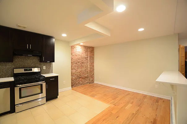 Rented by Miron Realty Group | media 16