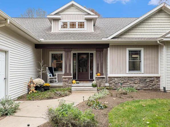 469 Red Fox Trl NE, Sparta, MI 49345