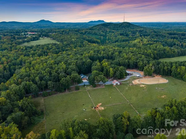 996 Beamguard Rd, Clover, SC 29710